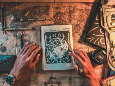 Dr Doug Quarry / The prophecy of Lot 83 predict future