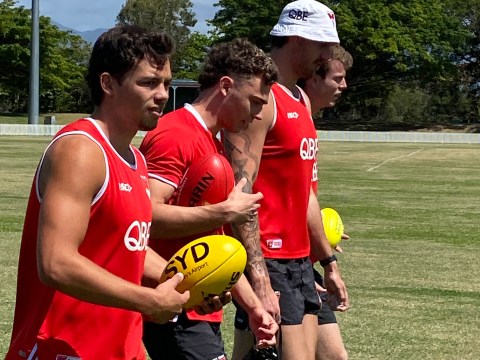 Local Sport / Sydney Swans grace the Crocs oval for training today