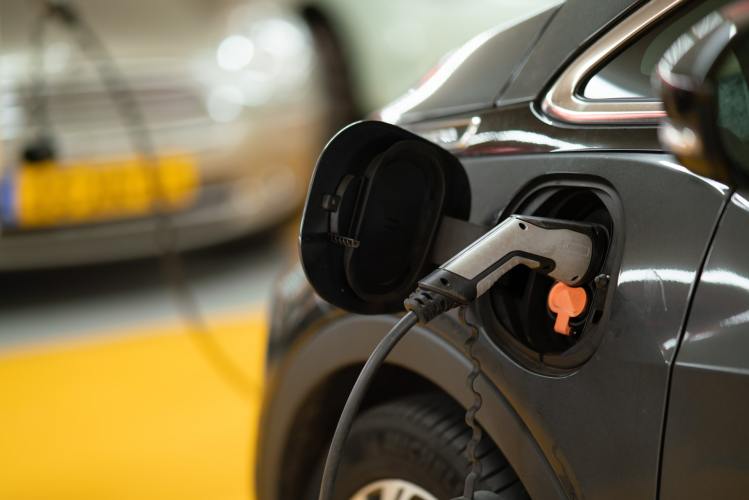 OPINION / Electric Vehicles, Foreign Fuel and the Australian Weekend