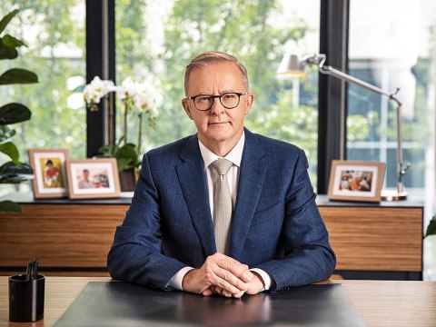 Crispin Hull / Threat to Albanese Government Anthony_Albanese